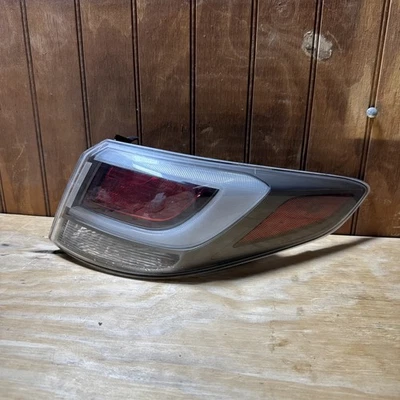 Luz trasera exterior híbrida Hyundai Sonata 2016-2017 pasajero derecho derecho probado por fabricante de equipos originales Foto 1 de 4