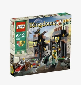 LEGO Castle: Escape from the Dragon's Prison (7187) | Fast Shipping - Picture 1 of 2