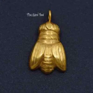 Ciondolo grande insetto cicala fatto a mano in oro giallo massiccio 18 kt 12,3 mm x 18 mm - Foto 1 di 10