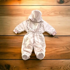 Snoveralls A Kute Kiddies Mädchen Säugling rosa Schneeanzug mit Stiefelkappe kariert Vintage E - Bild 1 von 13