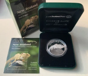 NEW ZEALAND PROOF: 2007 $5 TUATARA (NZ LIVING DINOSAUR) SILVER FROSTED COIN - Picture 1 of 7