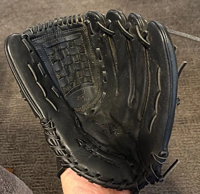 Guante de béisbol Easton Black Magic BKMCLP1300 13" cuero derecho - excelente estado Foto 1 de 4