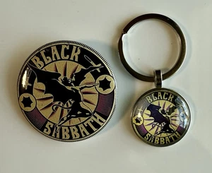 BLACK SABBATH (Ozzy Osbourne) METALL PIN BUTTON & SCHLÜSSELANHÄNGER Rockmusik Erinnerungsstücke - Bild 1 von 12