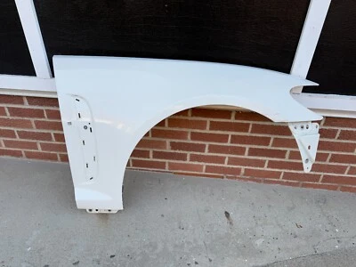 P501102 2009-2011 Jaguar XF guardabarros carcasa lado pasajero 8X2316E004A OEM Foto 1 de 4