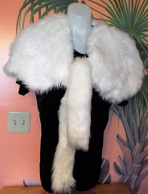 BOLERO DE PIEL SINTÉTICA BLANCO, ESTILO ENVOLVENTE. BODA, FORMAL, FORRADO DE GRADUACIÓN. Nuevo sin etiquetas Foto 1 de 4