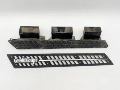 Saab 99 Combi Cupé Pasajero Pilar Trasero Derecho Ventilación con Insignia Emblema Completo Foto 1 de 4