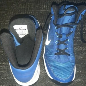Nike Air blau 39,5 Freizeit Sport Junge /Herren - Bild 1 von 10
