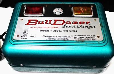 BULLDOZER SOLID STATE ELECTRIC FENCER SUPER CHARGER MODEL 4309A - Image 1 of 4