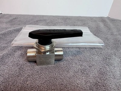 (LotA1) Used Swagelok SS-45F8 SS 1-Piece 40 Series Ball Valve, 1/2" FNPT, 6.3 Cv - Image 1 of 4