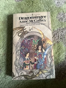 Dragon singer by Anne McCaffrey paperback - Picture 1 of 2