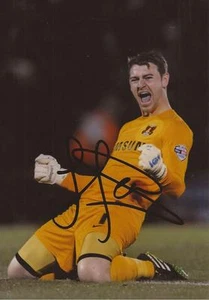 LEYTON ORIENT: JAMIE JONES SIGNED 6x4 ACTION PHOTO+COA - Picture 1 of 1
