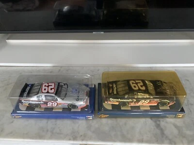 2 Kevin Harvick ET:  2002 Chevy NASCAR 1:24 Diecast Action & Goodwrench Service - Image 1 of 4