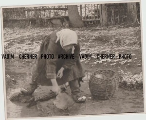 Old Poland Photo Original  WWII Women wash clothes - Picture 1 of 2