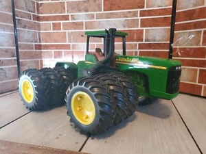 John Deere 9200 Tractor with Triples Ertl 1/16 Scale Vintage Metal With Plastic - Picture 1 of 17