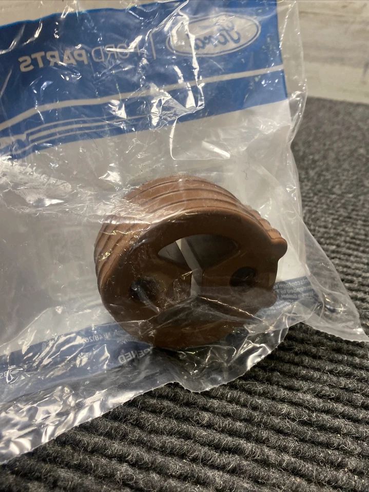 Aislador de soporte trasero de escape derecho CK4Z5A262C Ford OEM 15-18 Transit-150 3,5 L Foto 1 de 4