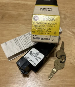 Allen Bradley 800MR-J631BLA 3 Position Selector Key Switch Round Momentary - Picture 1 of 5
