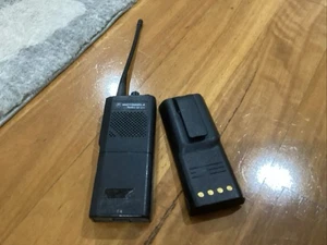 Motorola Radius GP300 UHF 16 Chanel Two Way Radio Model P94YPC20C2AA - Photo 1/4
