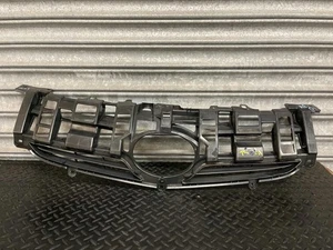 GENUINE TOYOTA PRIUS 2009-11 FRONT BUMPER MAIN GRILL 53111-47020 - Picture 1 of 9
