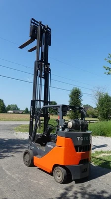 Carretilla elevadora Toyota 8FGC35U-BCS 3 etapas LP 6850 libras Cambio lateral 4100 horas Foto 1 de 4