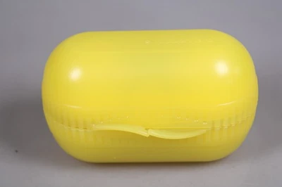 Tupperware A128 Ei & Go Eierbehälter 2 ZwEi-dabei Salzstreuer Behälter Box gelb - Bild 1 von 3