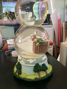 Musical Double Snow Globe  Here Come Peter Cottontail - Picture 1 of 5