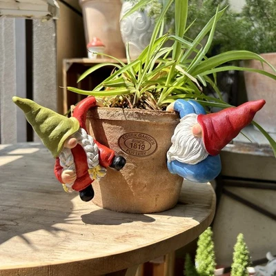 Climbing Gnome Figurines Flower Pot Hugger, Resin Hanging Garden Gnomes Statu... - Imagem 1 de 4