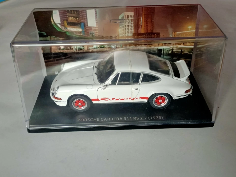 Porsche Carrera 911 RS 2.7 del 1973 in scala 1:24 Perfetta . Teca scheggiata - Immagine 1 di 4