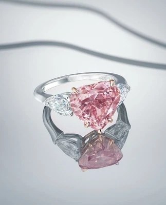 Кольцо в стиле солитера с тремя камнями фантазийное яркое розовое 4,19 карата измельченное ледяное огранка сердце - Изображение 1 из 4