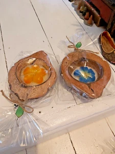 A SET OF " TWO " HANDMADE FLOWER CANDLES IN COCONUT SHELLS - Picture 1 of 14