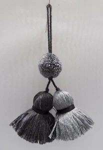 NAPPA NAPPINA FIOCCO CHIAVE CHIAVI CON PON PON E 2 NAPPE NAPPINE GRIGIO CH E SC - Foto 1 di 1