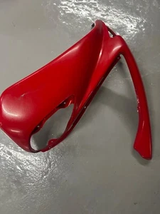 CUBIERTA DE PANEL DE CAPUCHA SUPERIOR IZQUIERDA ORIGINAL BENELLI 491 USADA ROJA R62010031A - Imagen 1 de 2