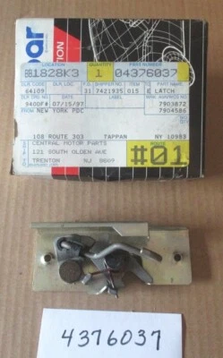 Nuevo de Lote Antiguo Mopar 4376037 Asiento Trasero Trasero Cierre 1986-1994 Dodge Shadow Foto 1 de 2