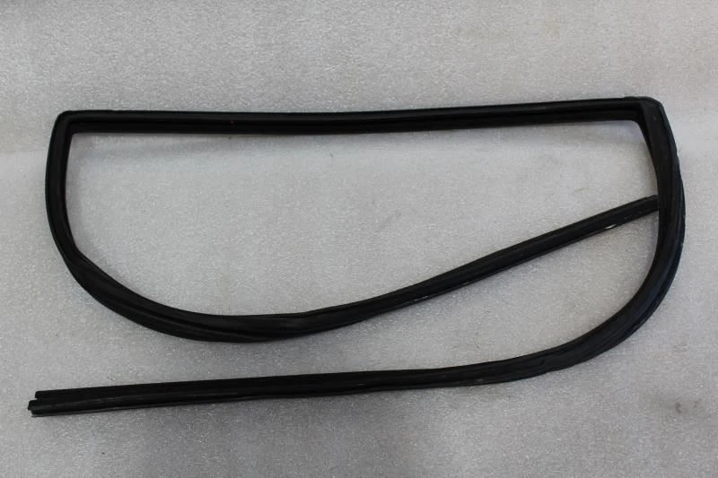 1986 1987 1988 1989 MERCEDES 420SEL 560SEL RIGHT REAR DOOR WINDOW WEATHERSTRIP - Image 1 of 4