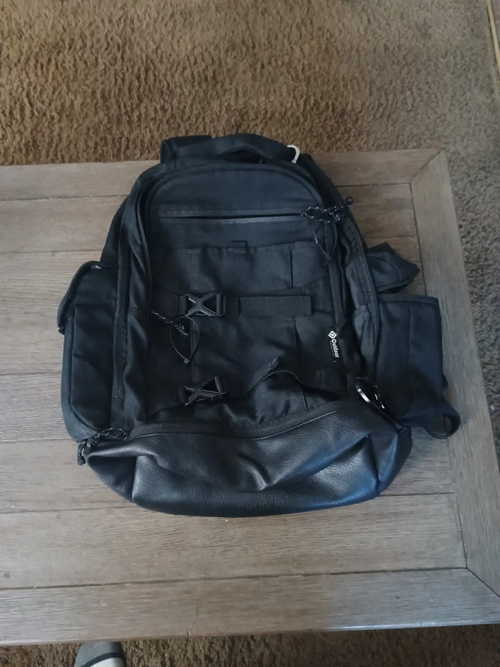 Mochila inferior de cuero con varios bolsillos Outdoor Products Foto 1 de 4