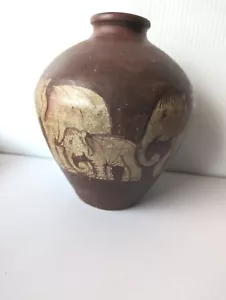 Signierte Vase VNTG Steingut Elefanten Familie handbemalt rustikal exotischer Dschungel - Bild 1 von 10