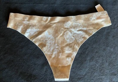 Tanga VICTORIA'S SECRET Talla M Satén Desnudo Blanco Floral Grueso RARO No Show Bragas Foto 1 de 4