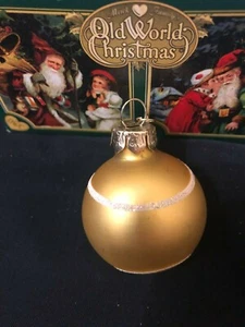 OLD WORLD CHRISTMAS/ INGE GLAS SMALL TENNIS BALL ORNAMENT HAS BOX - Picture 1 of 2