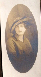 Sincerely Lillian Vtg Portrait Photo Print Folder by WA Martel Winnipeg Manitoba - Picture 1 of 3