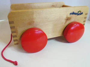 Imagiix 2000 Milestones Holz Schwalbenschwanz Kinder Zugwagen rote Räder - Bild 1 von 7