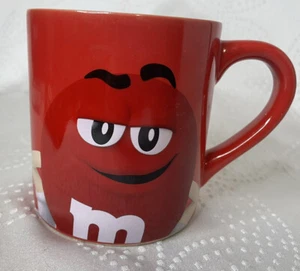 Großer Kaffeebecher M&M rot "Wanna Hear a Joke? Decaf." Sammlerstück 2019 20 oz - Bild 1 von 4