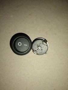 2x Pequeño Negro Redondo Rocker Encendido Apagado E/S Pequeño Mini 12V DC SPST Circular - Imagen 1 de 2