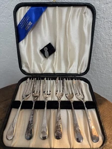 VTG VINERS OF SHEFFIELD ENGLAND SILVERPLATE DESSERT PASTRY 6 FORKS No SERVER SET - Picture 1 of 5
