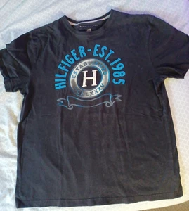 Tommy Hilfiger Herren Tshirt Y2K Sewn Letters Logo Schwarz Blau - Bild 1 von 6