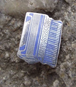 Vintage Squeeze Box Accordion Maker Hand Organ Piano Key Instrument Pin Badge - Picture 1 of 2