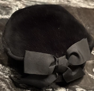Sombrero de iglesia de terciopelo corporal importado de colección años 1950-60 para mujer con red extra Francia  Foto 1 de 4