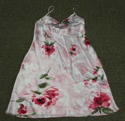 Camisón Gilligan & O'Malley Rosa Estampado Floral Satinado Quimise Talla Pequeña Foto 1 de 4