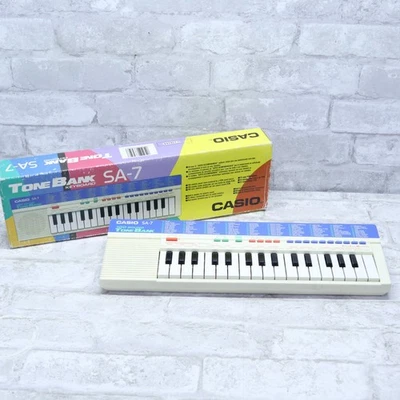 Tastiera Casio SA-7 Tone Bank vintage anni 80 100 toni testata funzionante con scatola - Immagine 1 di 4