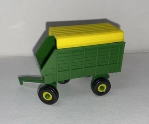 ERTL John Deere Forage Harvester Hay Wagon 1:64 Scale Diecast Toy Farm Equipment - Picture 1 of 7