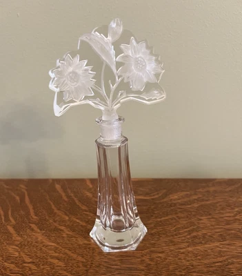 Botella de perfume vintage con tapón de margarita Intaglio Foto 1 de 4