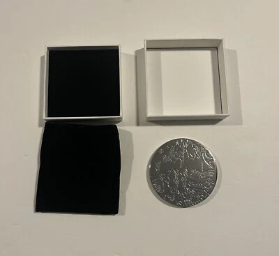 Auténtico espejo plateado con estampado Gucci de dos caras compacto Flora by Gucci Garden Foto 1 de 4